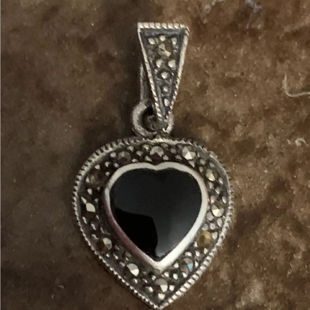 Sterling silver heart-shaped pendant, black solitaire stone